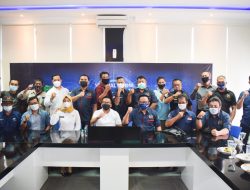 Meriahkan HPN dan HUT PWI, Kominfo Muba Potong Tumpeng Bareng Wartawan