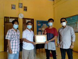Dinilai Peduli Dengan Media, SMSI PALI Berikan Penghargaan Kepada Kepala Desa