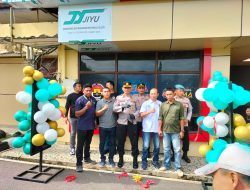 Bersama Awak Media, Kapolres Banyuasin AKBP Imam Syafe’i meresmikan Media Center