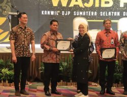 Apresiasi Ketaatan Wajib Pajak, Bupati Askolani Terima Penghargaan Anugerah Pajak Daerah Tahun 2022