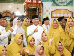 Pj Bupati  Sholat Isya dan Tarawihnya keliling masjid dalam Kota Sekayu