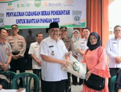 Bupati pasaman terbantu Masyarakat Hadapi Lebaran “Beras Cadangan Pemerintah Disalurkan”