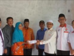 Danny Ismaya Beserta Pejabat PKS Pasaman Kunjungan Empati Ke Rumah Keluarga Koraban Penganiayaan dan Pembunuhan di Lubuk Sikaping