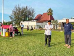 Pj Bupati Muba menunggu buka puasa dengan Ngabuburit di halaman  (Rumdin) 