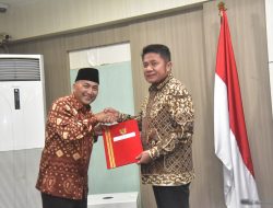 Gubernur Herman Deru Serahkan SK Perpanjangan Pj Bupati Muba