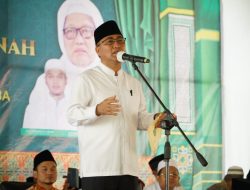 Ratusan Santri Ponpes Asshiddiqiyah VIII Sambut Kedatangan Pj Bupati Apriyadi