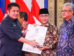 Pj.Bupati H. Apriyadi Mahmud Terima Sertifikat 1001 Inovasi Energi Baru Untuk Negeri Dari Bumi Sriwijaya