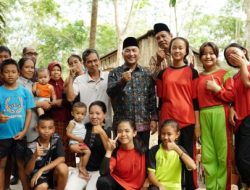 Weekend, Pj Bupati Apriyadi Sambangi Warga Sungai Keruh Yang Mendapat Program Bedah Rumah