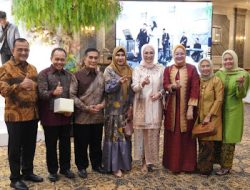 Ketua DPRD Provinsi Sumsel Hj. R.A. Anita Noeringhati Hadiri Resepsi Pernikahan Anisa dan Fatih