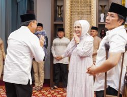 Ketua DPRD Prov. Sumsel, R.A. Anita Noeringhati Hadiri Sholat Tarawih dan Pembukaan Pengajian Ramadhan 1445 H