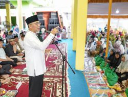 Pj Bupati Apriyadi Salurkan Beberapa Bantuan ke masyarakat, di Safari Ramadhan ke-5 1445 H