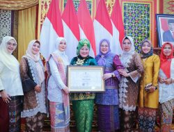 Peringatan Hari Kartini, Yulia Raih Penghargaan SIAP Bidang Sosial Budaya