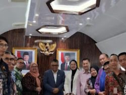 Bersama Tenaga Honorer, Anggota Komisi 1 DPRD Provinsi Sumsel Beraudiensi Dengan Anggota DPR RI