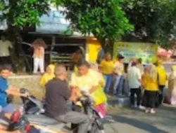DPD Golkar Kabupaten Pasaman Berbagi Takjil di Jalan Sudirman Lubuk Sikaping.